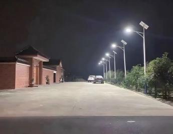 Quand choisir un lampadaire solaire plutôt qu'un lampadaire traditionnel ? Guide pratique de sélection de site