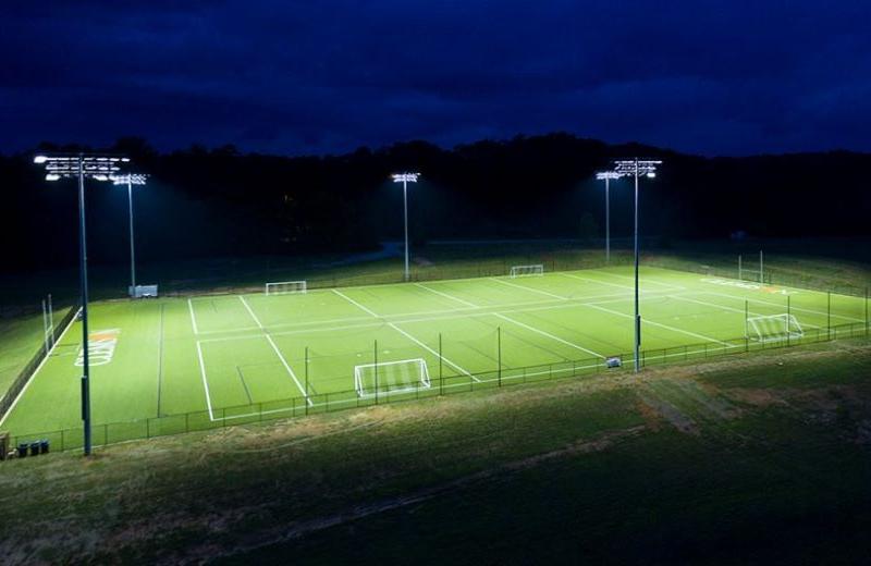 Éclairage sportif LED HRLUX pour la Dubai Design and Innovation Academy