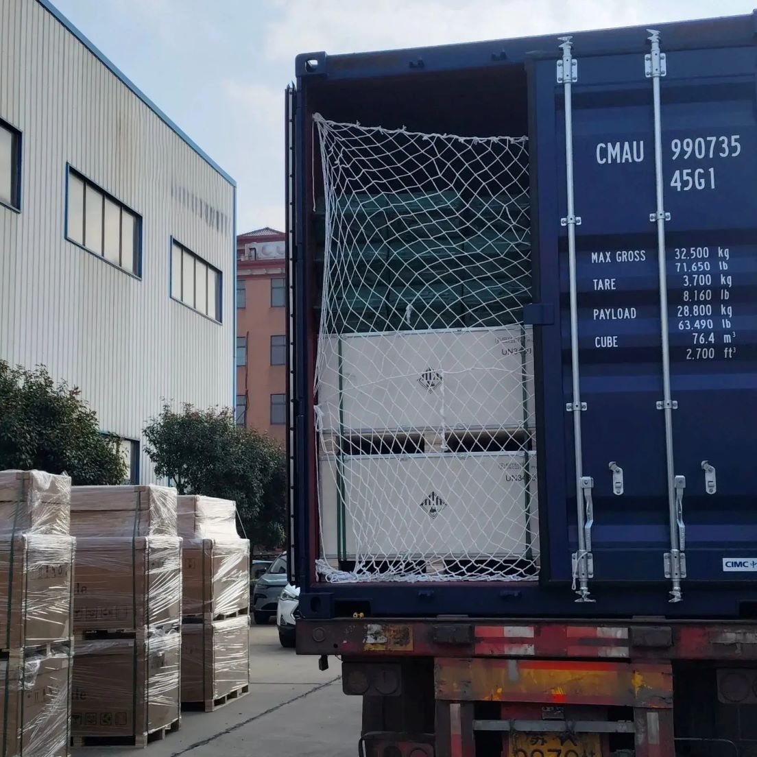 Bulk container delivery photo of XCPB solar light Saudi Arabia project