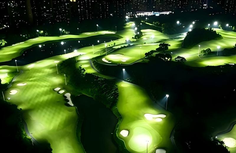 Étude de cas d'un projet clé en main d'éclairage pour un parcours de golf de championnat de 18 trous à Dubaï